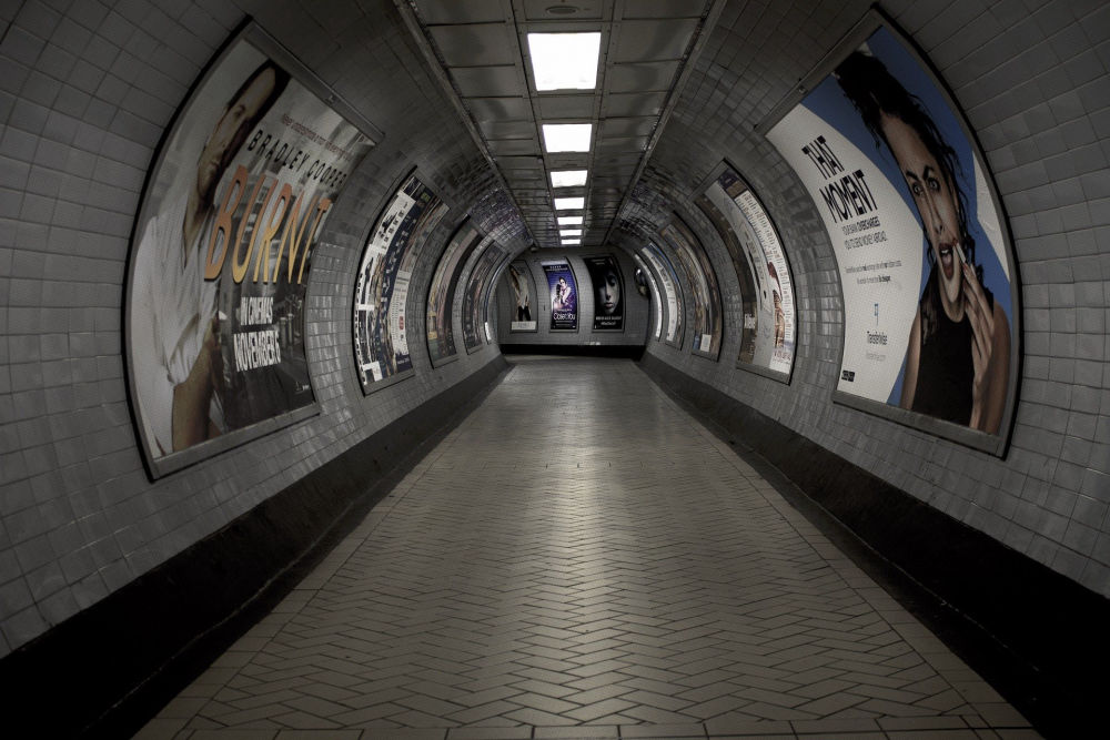 vallas de publicidad en metro de Madrid
